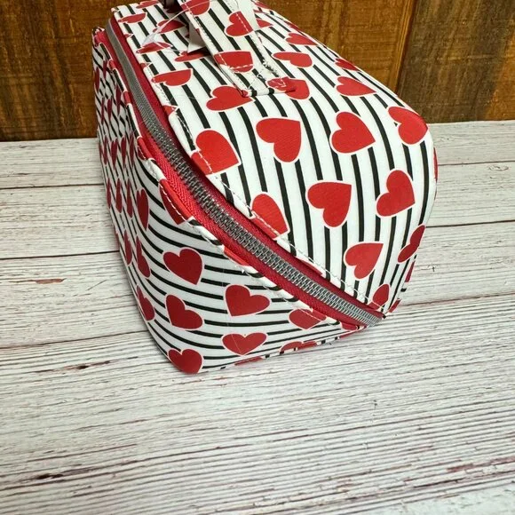 Stella & Max Zip Around Travel Case – Heart Stripe - Picture 2 of 5